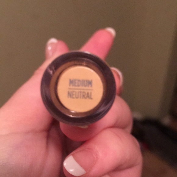 10$ ADD ON! Naked Skin Concealer - Picture 2 of 3